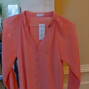 Blvd collection shirt with pleated sleeves size s